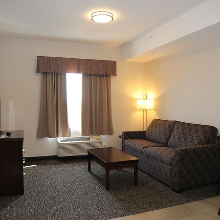 Prairie Moon Inn & Suites Macklin Экстерьер фото