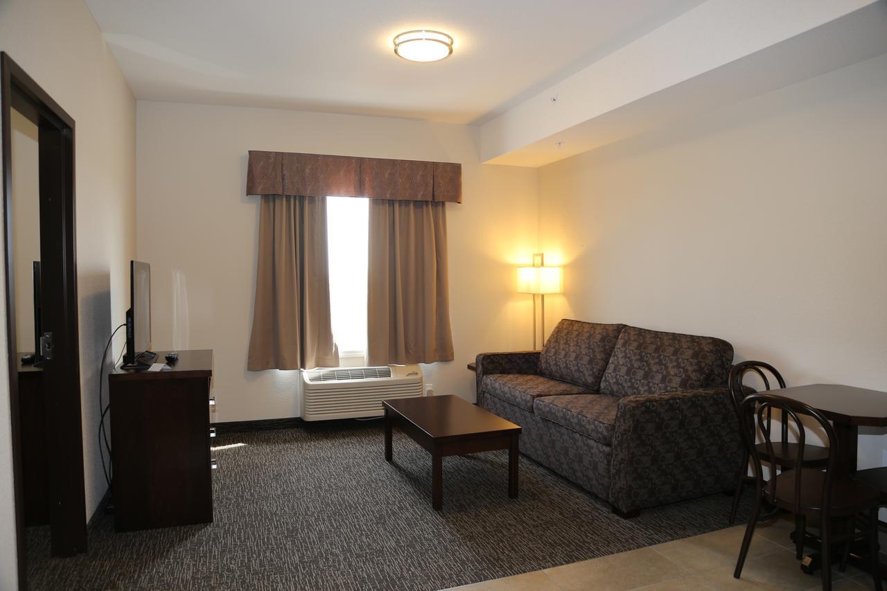 Prairie Moon Inn & Suites Macklin Экстерьер фото