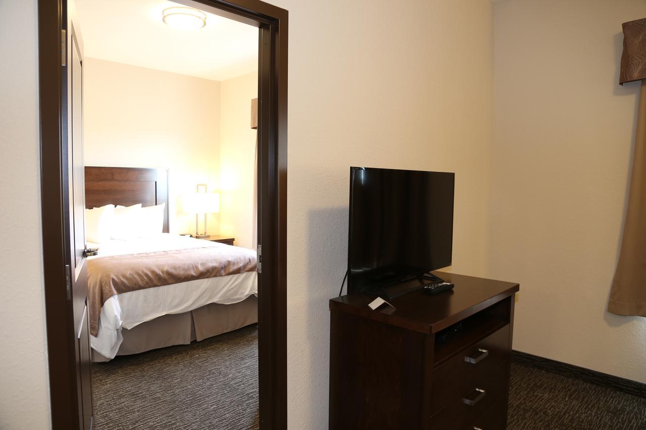 Prairie Moon Inn & Suites Macklin Экстерьер фото