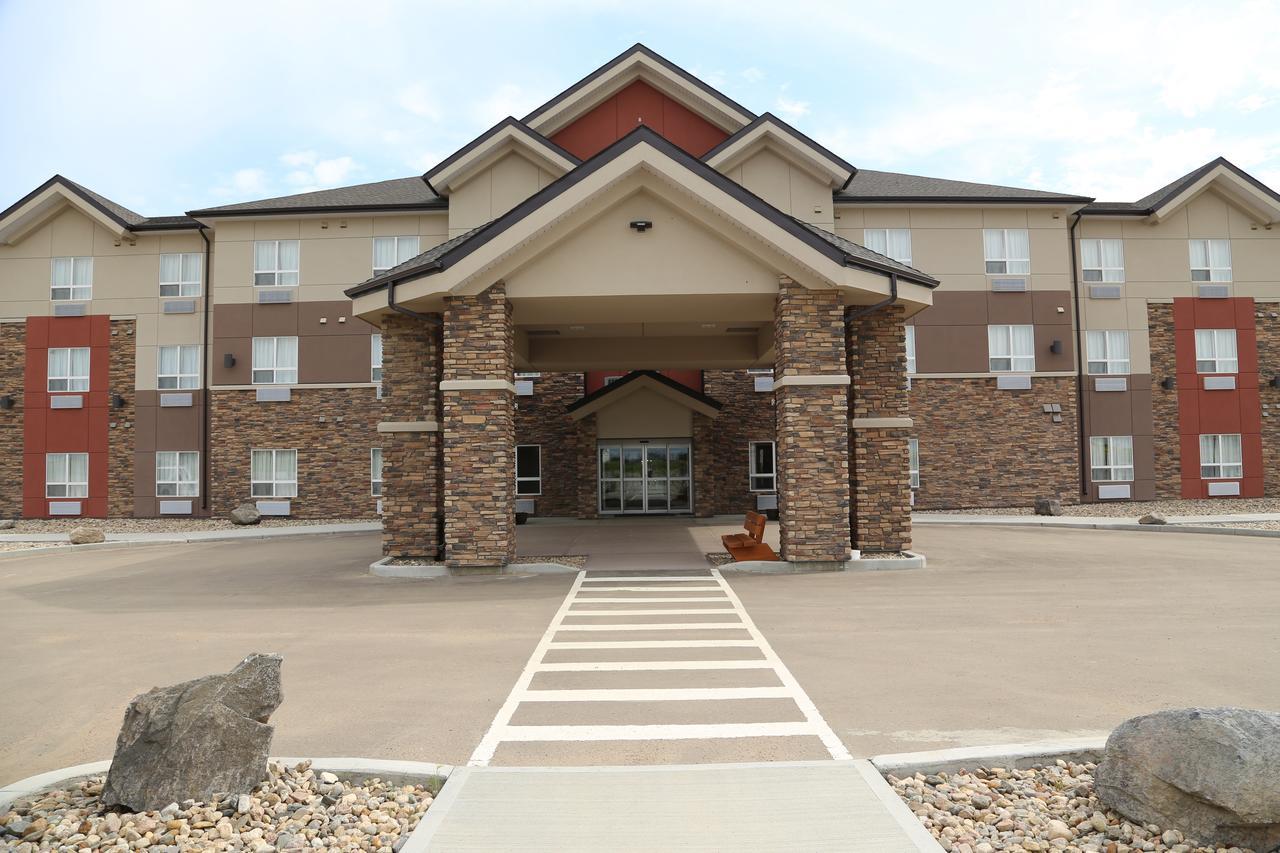 Prairie Moon Inn & Suites Macklin Экстерьер фото