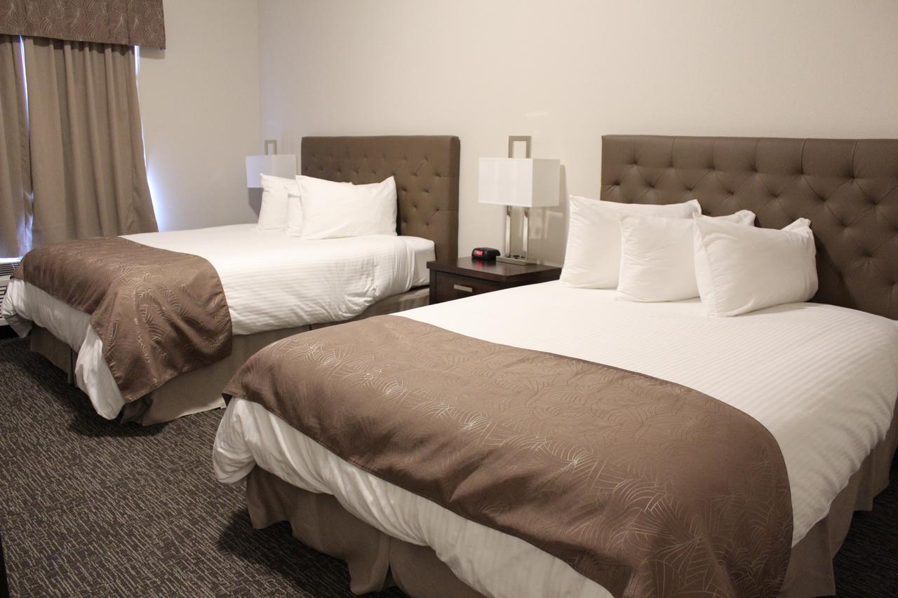 Prairie Moon Inn & Suites Macklin Экстерьер фото